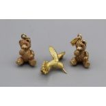 An unmarked yellow metal hummingbird pin, tested as 18carat gold  and two textured teddy bear