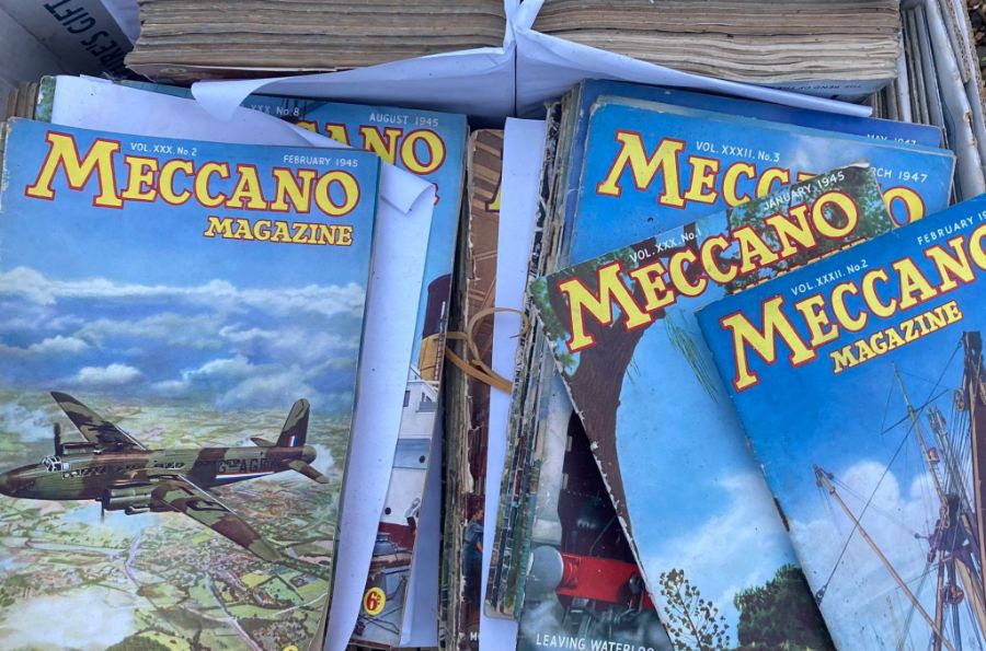 A full set of Mecanno magazines