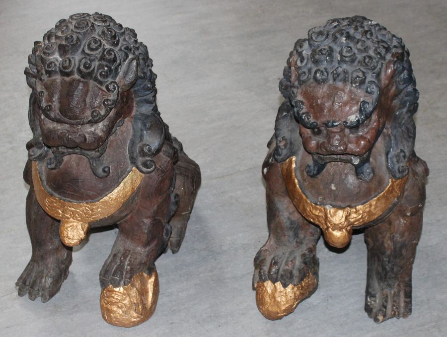 A pair of large Chinese polychrome 18th cent Dogs of Fo - Image 3 of 3