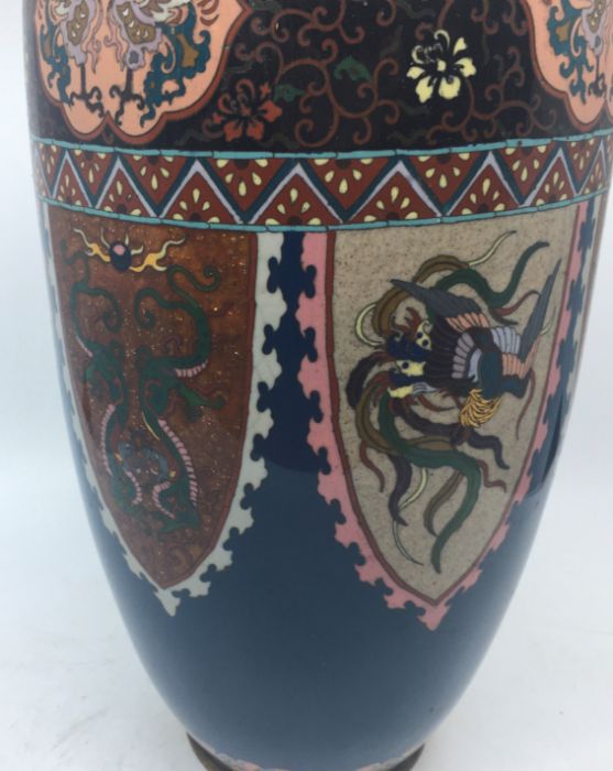 A Chinese cloisonné vase - Image 3 of 4