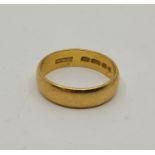 A 22ct. yellow gold band, London 1971, size UK P 1/4. (5.8g)