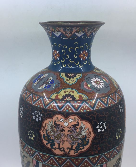 A Chinese cloisonné vase - Image 2 of 4