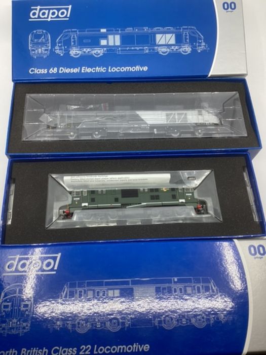 Dapol Model Railway Toys Boxed  ; D6320 Class 22 d1000C BR Green split head code box -small yellow