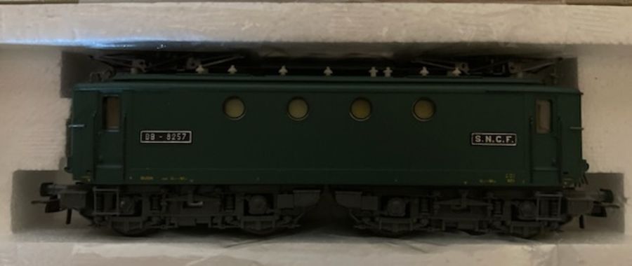 Railway ;Part of a fine private train collection. French pair of Loco boxed OO gauge Fine Boxed - Image 4 of 4