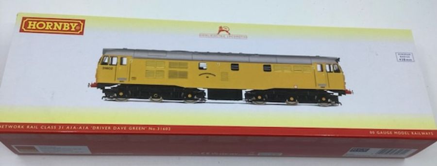 Railway ; Hornby boxed Loco Yellow Driver Dave Green model OO guage fine boxed model. (1)