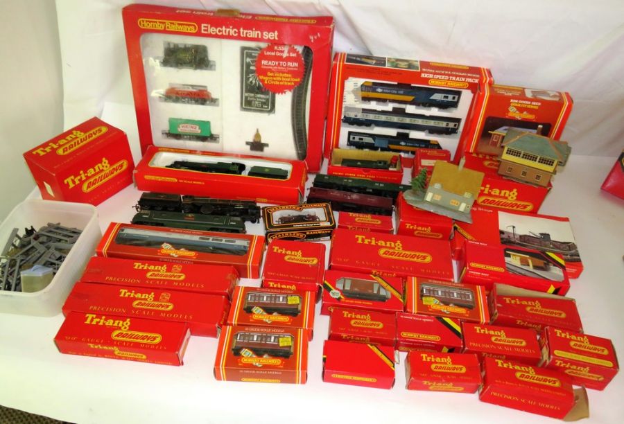 Hornby: A large collection of Hornby and Triang OO Gauge trains, carriages, sheds etc and rail