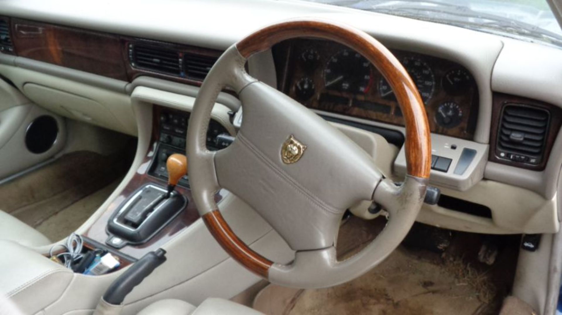 1997 Jaguar XJ Executive A3 VAH. 140700 miles shown. Beige leather - Image 3 of 4