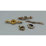 A selection of yellow metal jewellery comprising a seed pearl set bar brooch (marked 9ct), a citrine