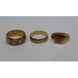 Three 9ct gold rings. Comprising a signet ring, with foliate pattern engraving (size Q), a star