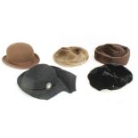 4 ladies hats to include: a beige faux-fur and leather trim 1950s' hat; a 1930s velvet cocktail