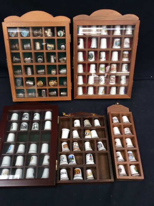 Large collection of mixed collectors' thimbles along with display trays, stands etc. - Image 15 of 17