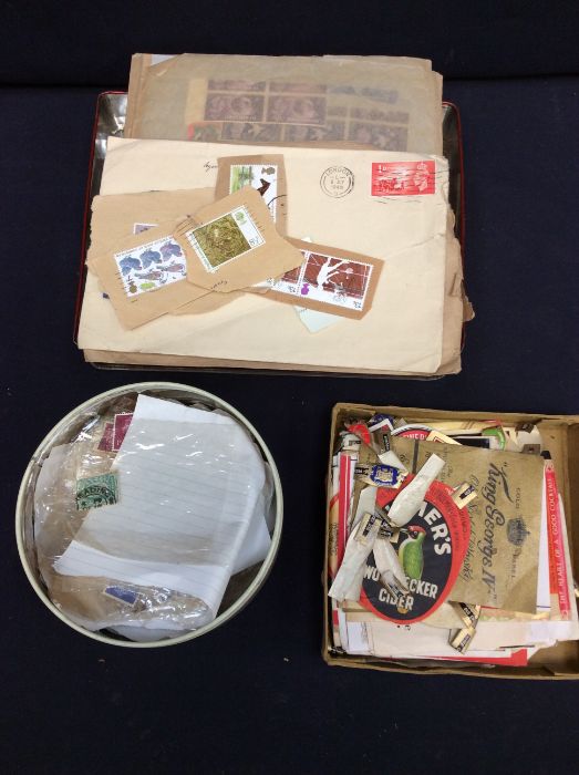 Carton containing a broad mix of albums  and loose stamps in packets, containing older sets and - Image 3 of 12
