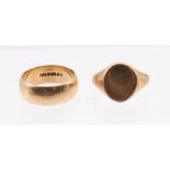 A 9ct gold gents signet, oval top, size P, along with a 9ct gold band, width approx 7mm, combined