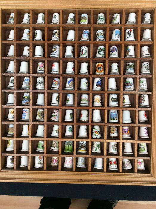 Large collection of mixed collectors' thimbles along with display trays, stands etc. - Image 3 of 17