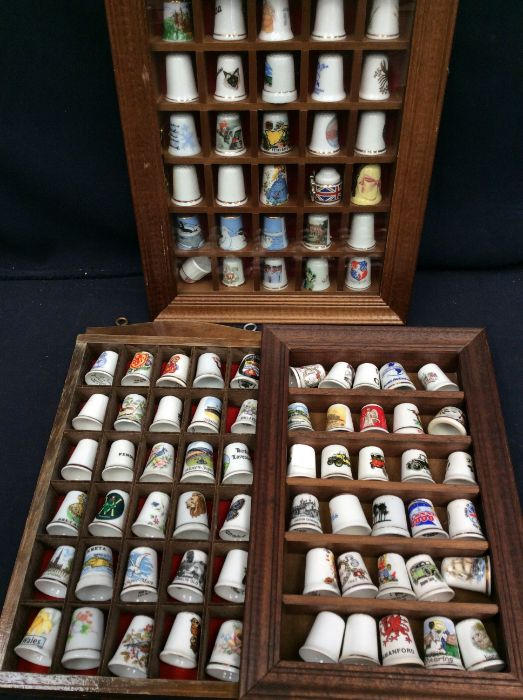 Large collection of mixed collectors' thimbles along with display trays, stands etc. - Image 10 of 17