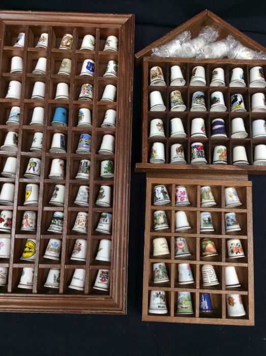 Large collection of mixed collectors' thimbles along with display trays, stands etc. - Image 12 of 17
