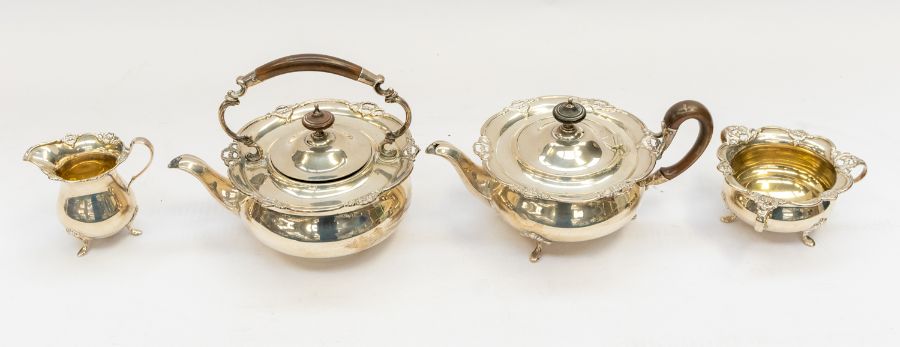 A George V silver four piece tea set comprising teapot, kettle, milk jug and sugar bowl, circular - Image 2 of 5
