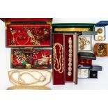 A collection of jewellery including a 9ct gold gents Art Deco watch, a/f, along with a gold and