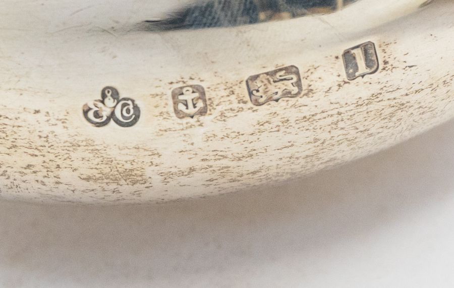 A George V silver four piece tea set comprising teapot, kettle, milk jug and sugar bowl, circular - Image 3 of 5