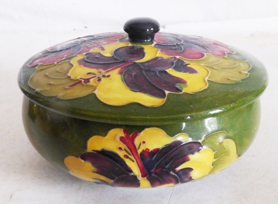 Moorcroft collection to include 2 lidded dishes , underside rim of lid on larger dish is chipped , 2 - Image 7 of 10