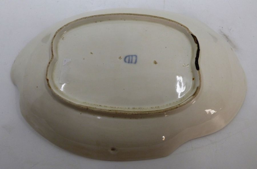 An early nineteenth century Vienna porcelain shaped and moulded shell-themed dessert dish, c. - Image 2 of 2