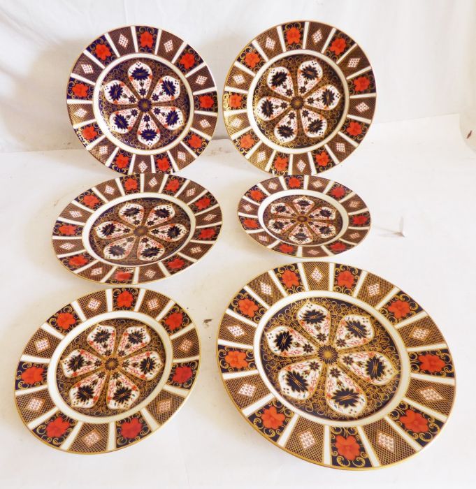 A collection of Royal Crown Derby Old Imari pattern 1128 plates, 4 larger plates measuring 27cm