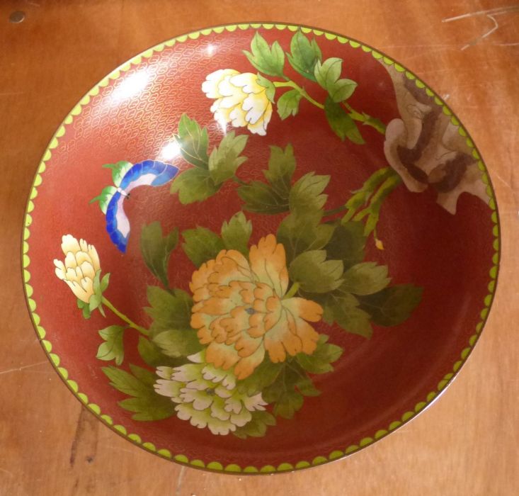 A group lot to include a pair of Cloisonné vases and a similar fruit bowl, all with wooden - Image 4 of 6