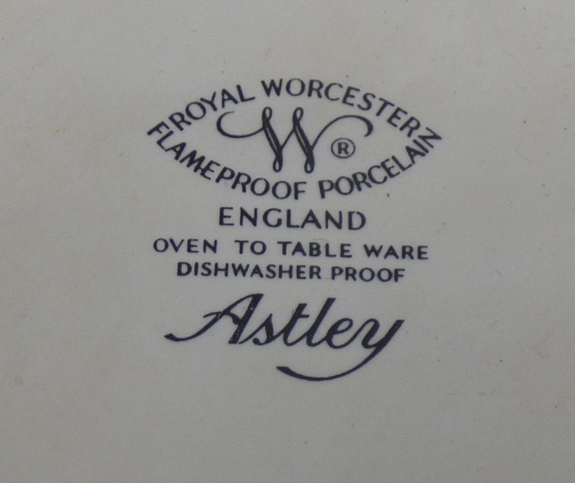 2 x Royal Worcester lidded tureens, An Aynsley picture frame, and 6 Portmeirion Botanic Garden - Image 4 of 4