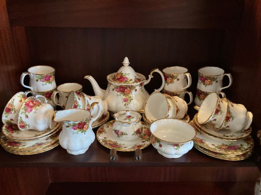 Royal Albert Tea Service in Old Country Roses - 8 cups, saucers and tea plates, Milk jug, Sugar