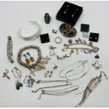 A selection of white metal jewellery, to include 925 stamped items, featuring a white metal