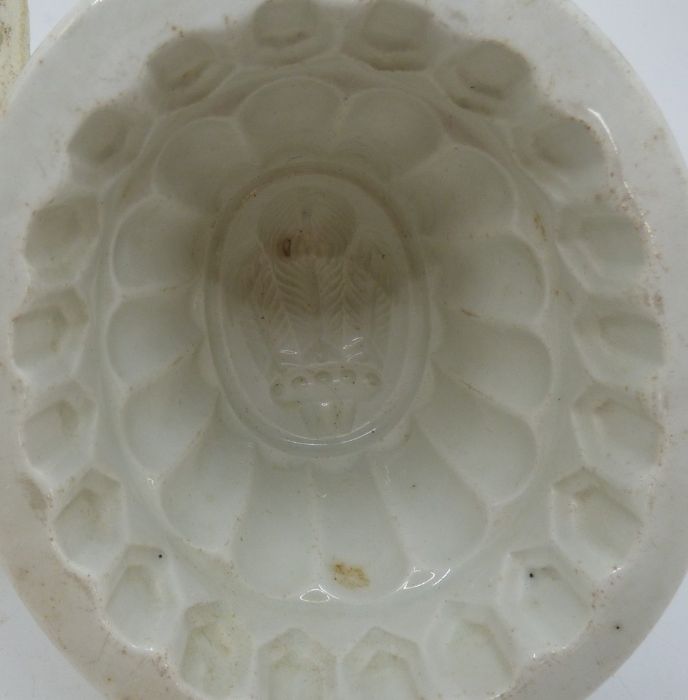 Two early nineteenth century creamware jelly moulds, c.1810-20. To include a St. Edward’s Crown - Image 5 of 6