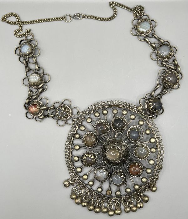 A collection of costume jewellery to include an agate set white metal statement pendant, early - Image 3 of 9