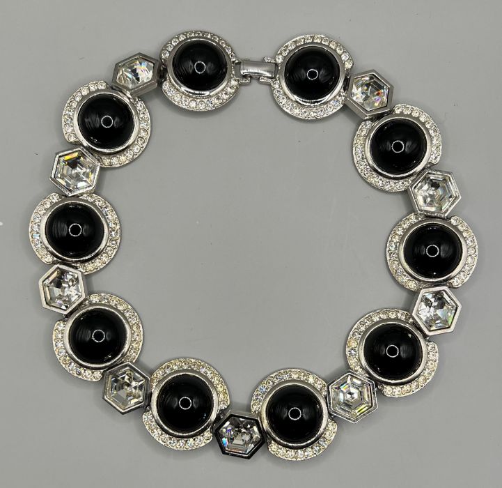 A collection of costume jewellery to include an agate set white metal statement pendant, early - Image 4 of 9