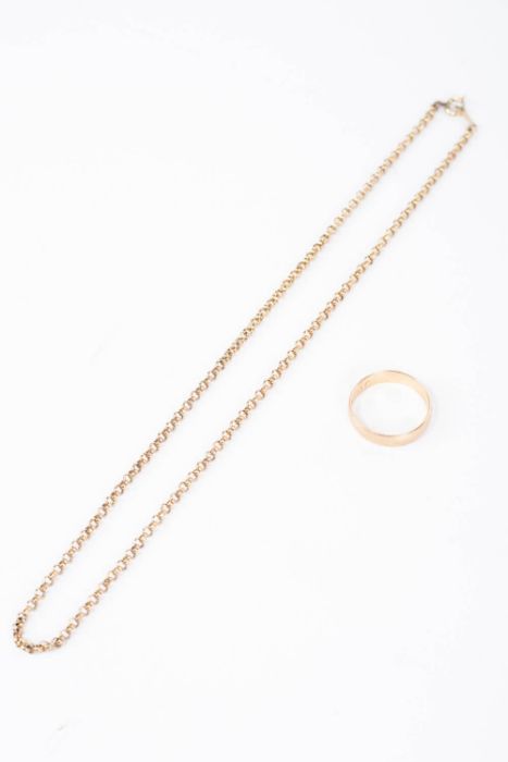 A 9ct gold band ring, plus a 9ct gold belcher chain (in complete condition). Total weight
