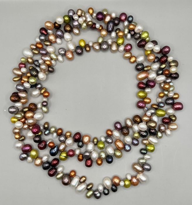 A collection of costume jewellery to include an agate set white metal statement pendant, early - Image 2 of 9