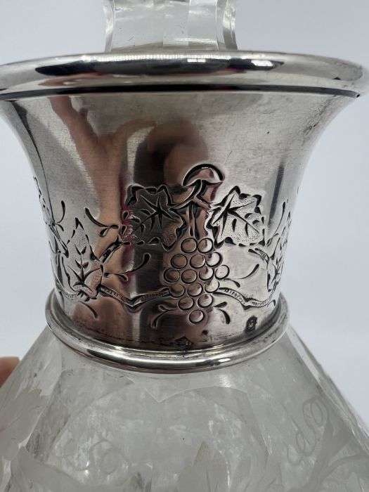 An etched glass decanter, with dodecahedral sides decorated with grape patterns, with a white - Image 5 of 5