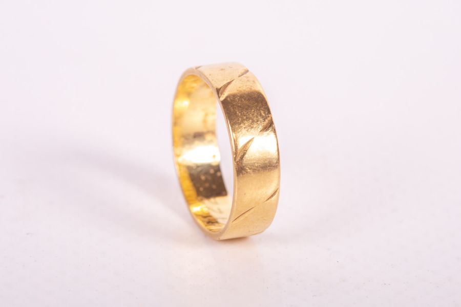 A selection of gold jewellery comprising a 22 ct gold band ring, approximate weight 5.5 grams, an - Image 3 of 5