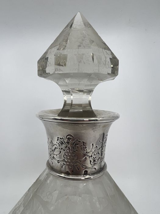 An etched glass decanter, with dodecahedral sides decorated with grape patterns, with a white - Image 2 of 5