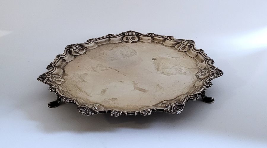 A silver circular salver, by William Hutton & Sons Ltd, Sheffield 1907, having shell and scroll