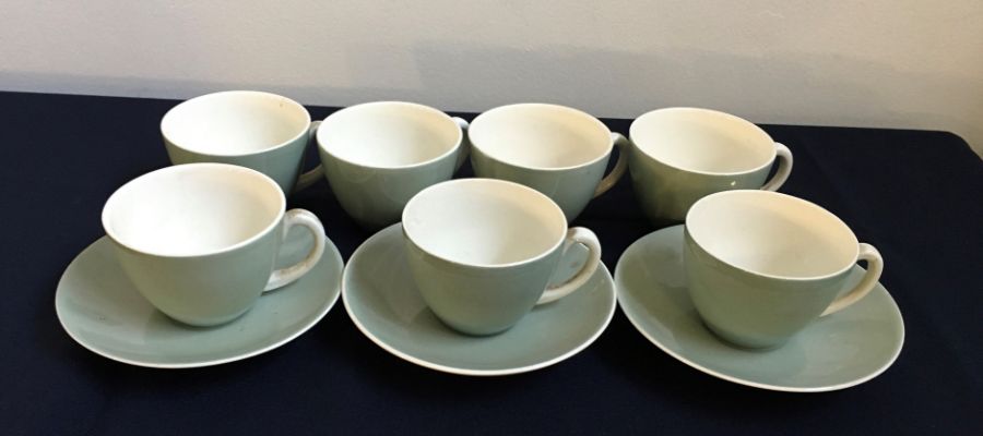 A large collection of porcelain items to include part tea sets and part dinner service, various - Image 4 of 15