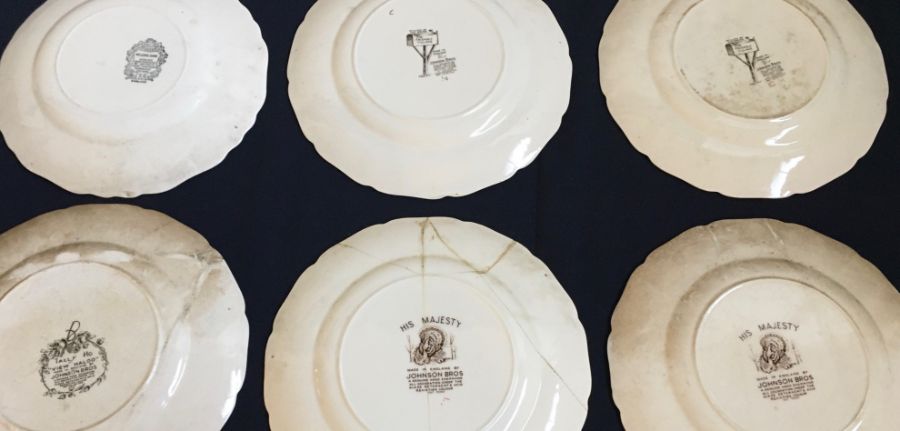 A large collection of porcelain items to include part tea sets and part dinner service, various - Image 13 of 15