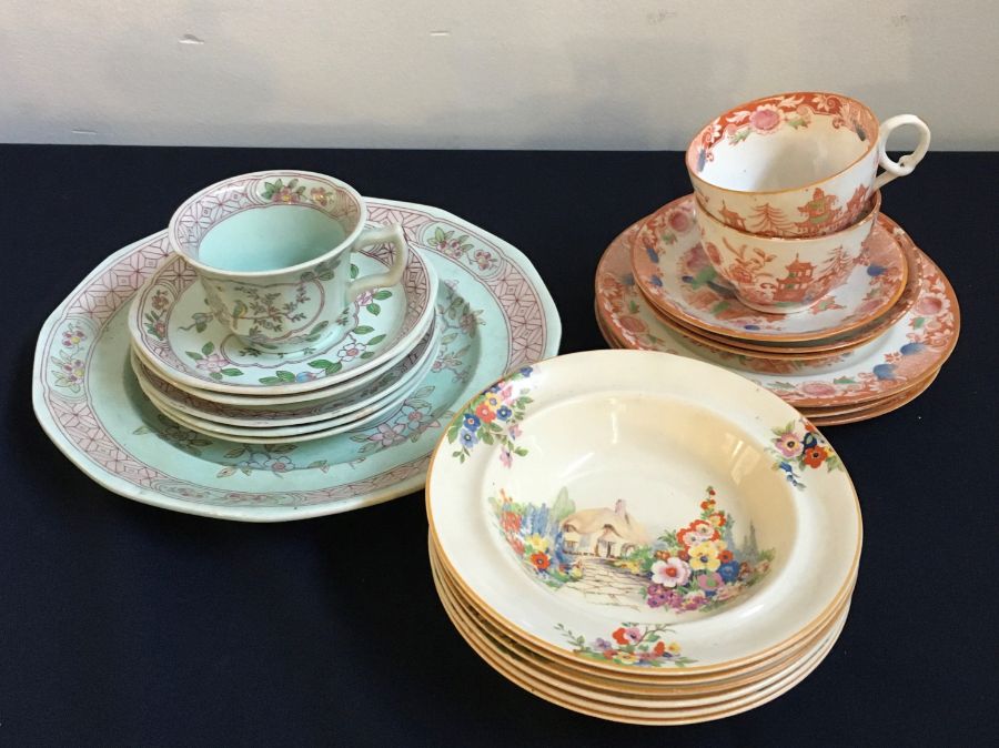 A large collection of porcelain items to include part tea sets and part dinner service, various - Image 9 of 15