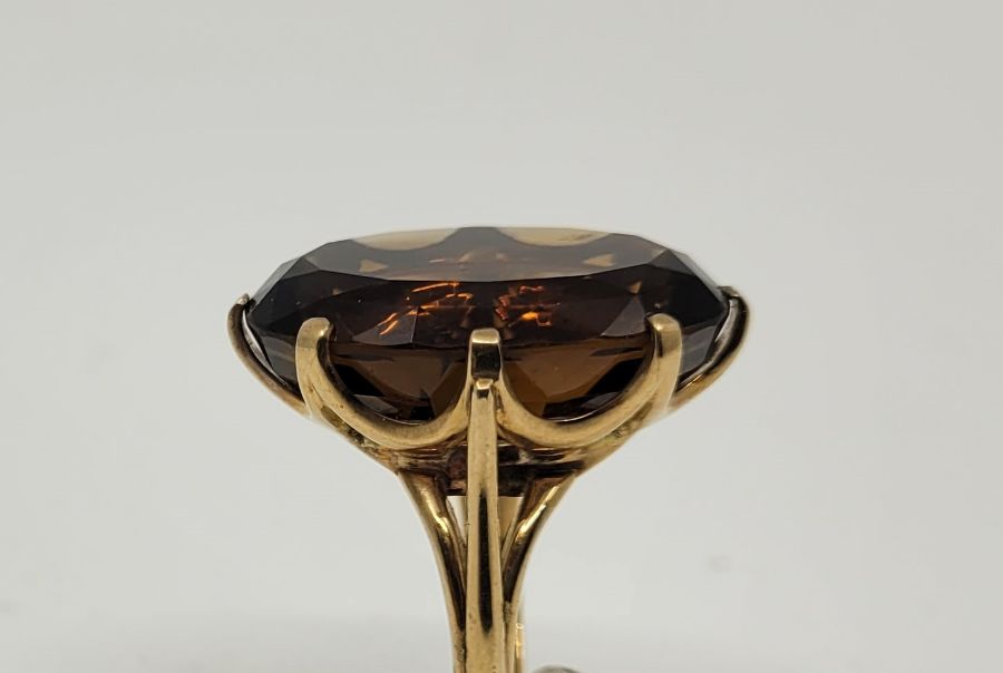 A 9ct. gold and citrine cocktail ring, London 1981, claw set large mixed cut citrine, approx. size - Image 3 of 4