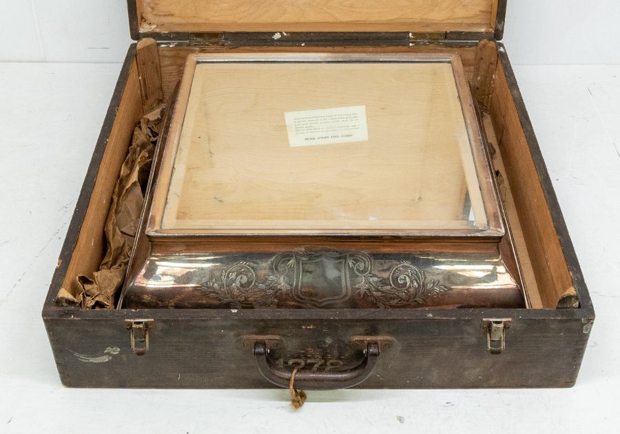 A French style silver plated beveled mirror top cake stand on four scroll feet and engraved - Image 3 of 6