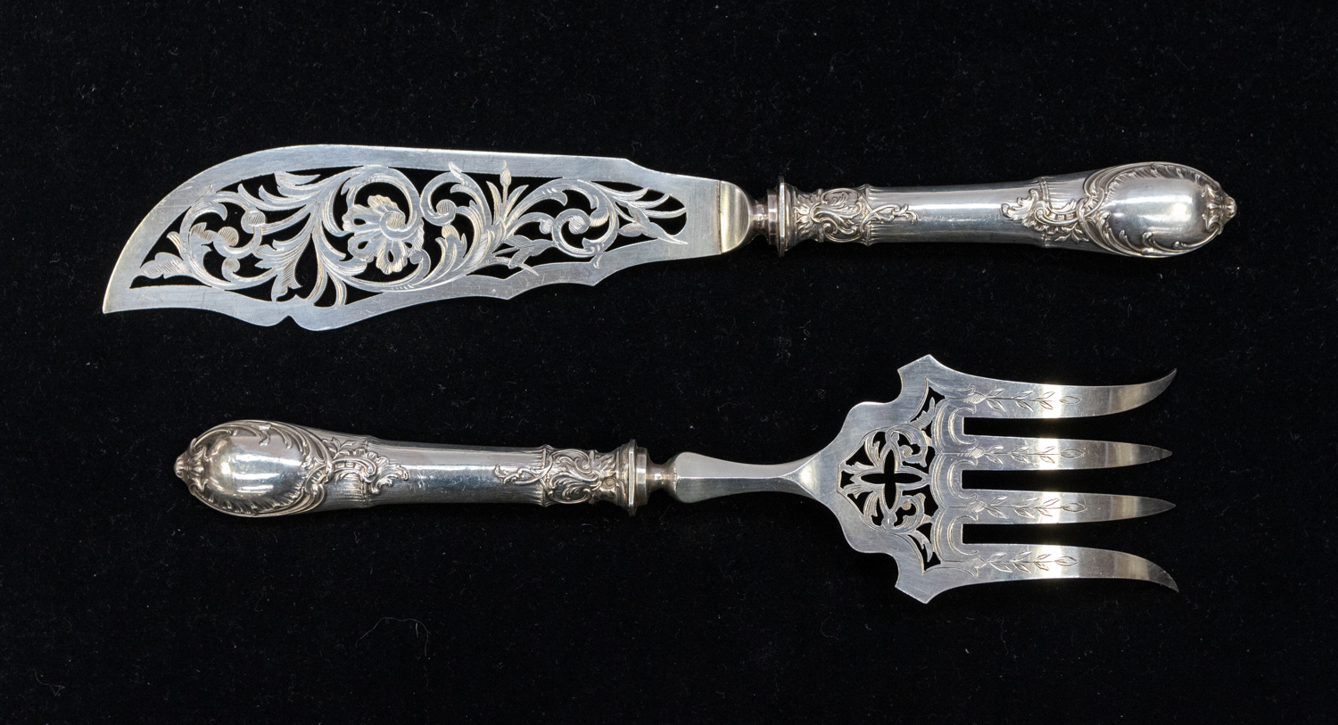 A pair of 19th Century French 950 standard fish servers, ornate engraved blade and tines, hallmarked - Image 4 of 5