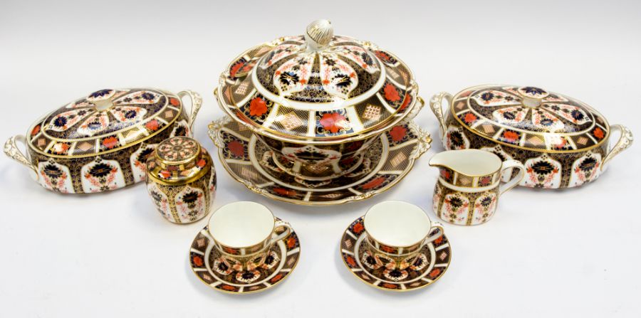 A Royal Crown Derby Imari 1128 extensive dinner and tea service to include: large tureen, cover