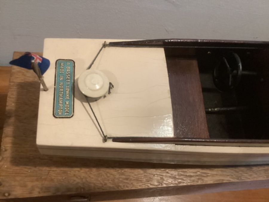 Bassett Lowke Fine Model motor Boat  MERCURY -clockwork Keywind in original case 1929 on stand. Made - Image 4 of 8