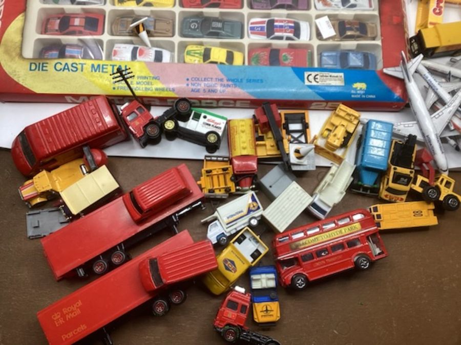 Vintage diecast boxed cars set and Cadbury’s vehicles and crunchue aircraft and a selection of - Image 5 of 5