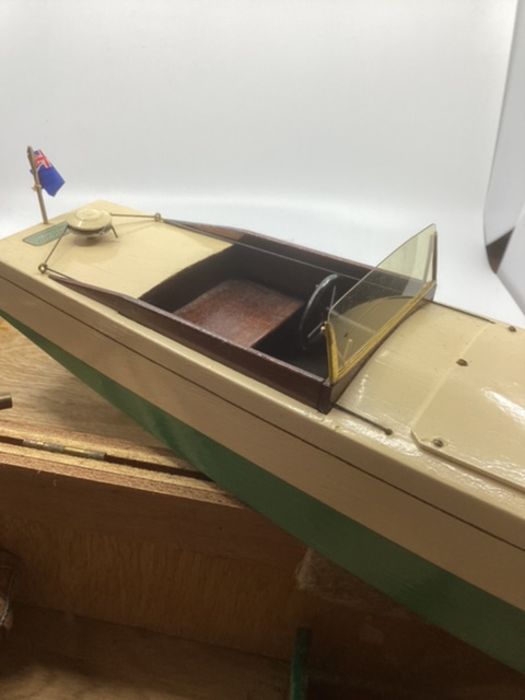 Bassett Lowke Fine Model motor Boat  MERCURY -clockwork Keywind in original case 1929 on stand. Made - Image 2 of 8