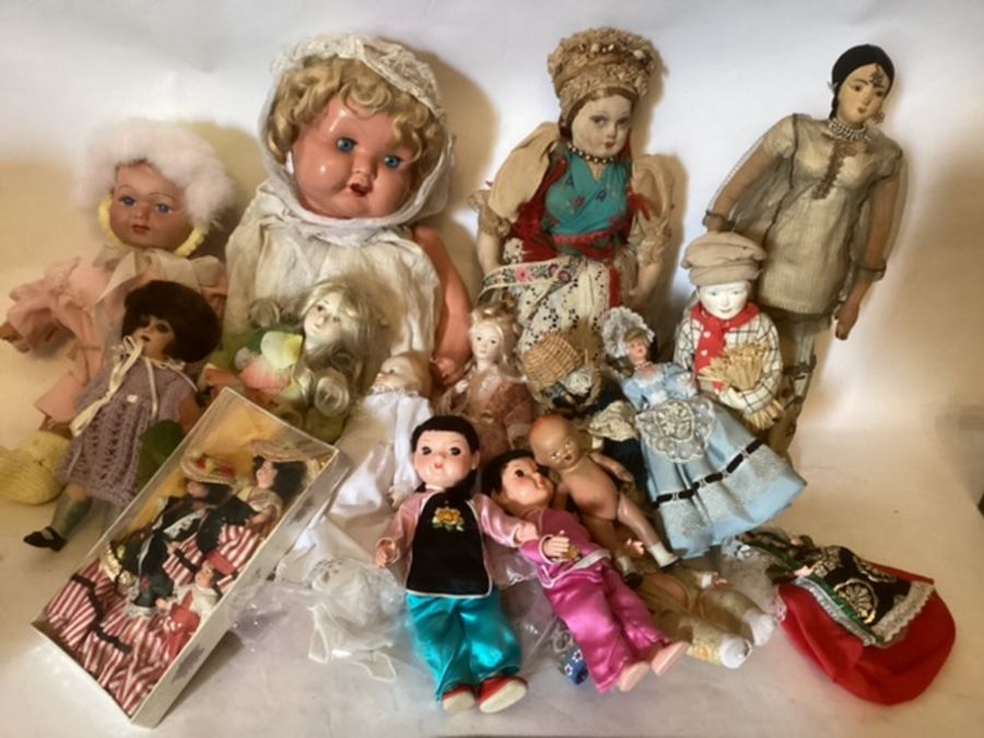 Large selection of cloth and composition dolls with Happy Chinese children’s pair and also a good